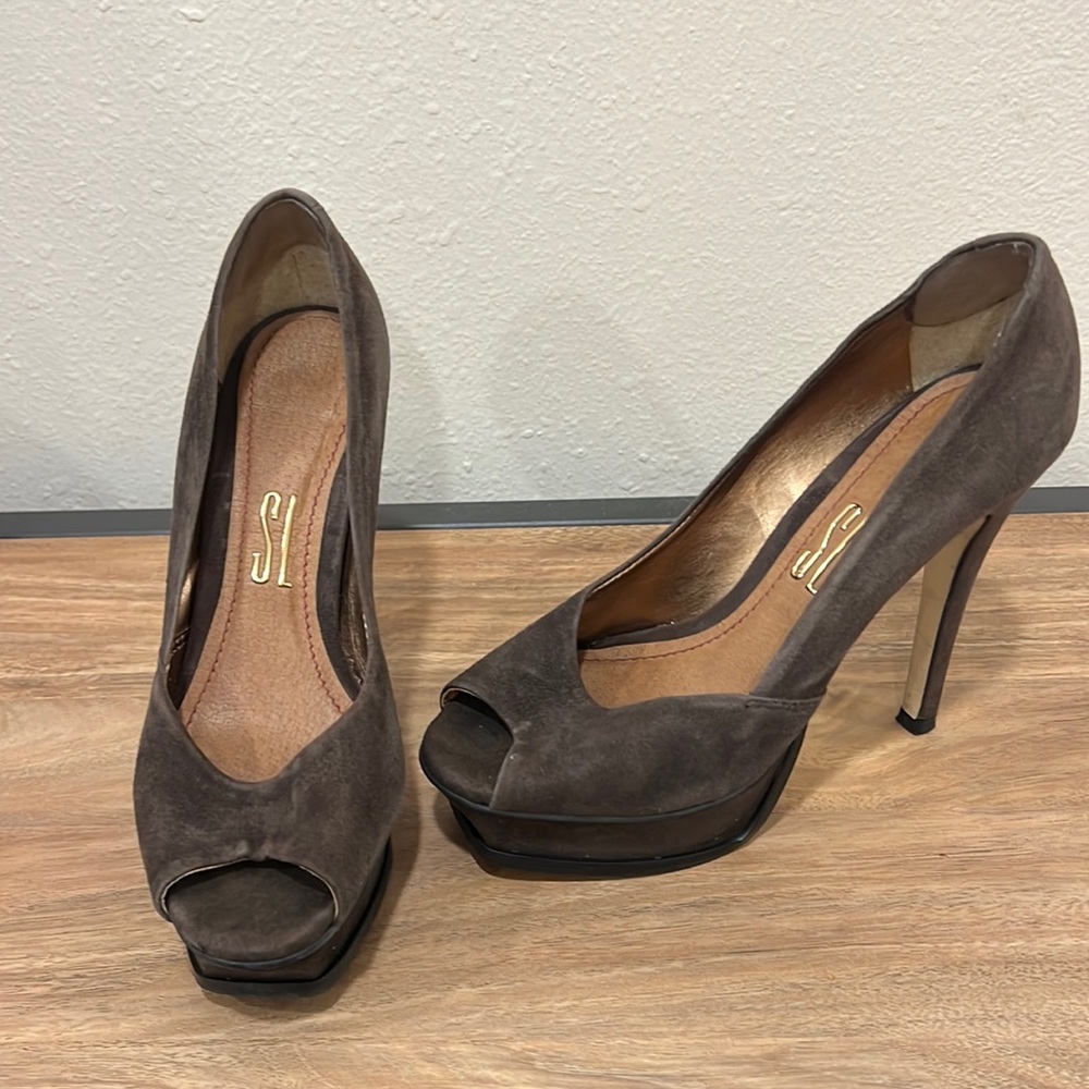 Santa Lolla Platform Peep Toe